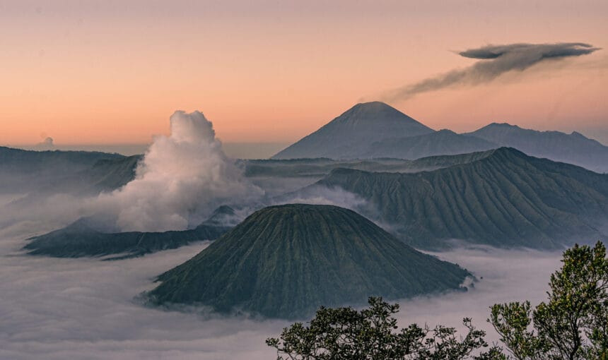 Bromo Volcano Sunrise Tour: Jeep, Private, or Photography Trip?