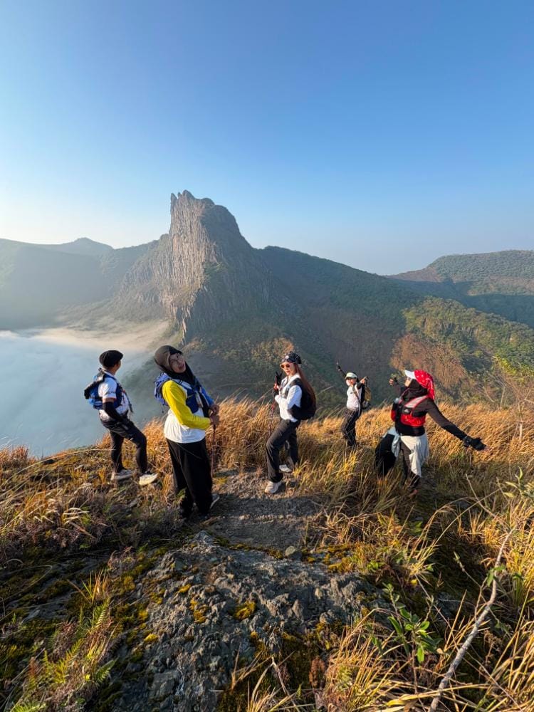 Hikers enjoying the Mount Kelud trek with Mount Kelud in the background