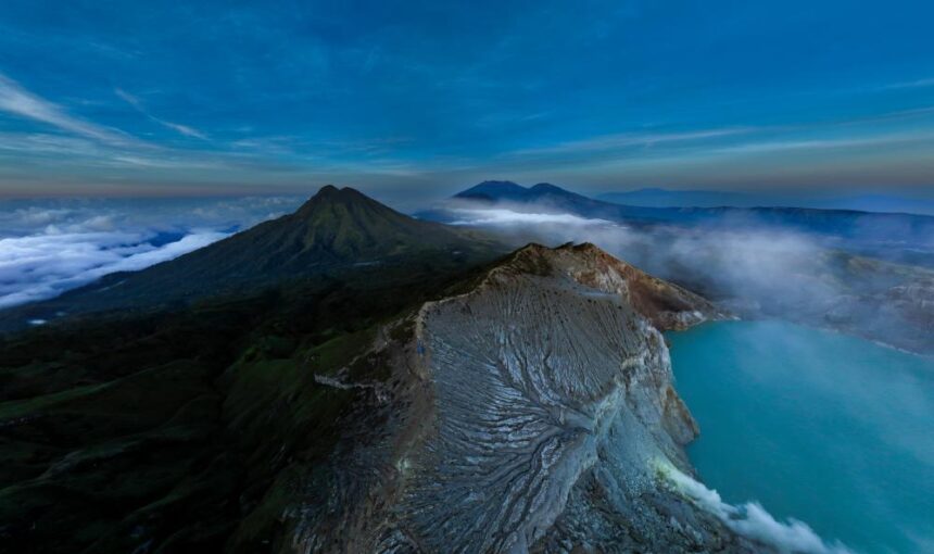 Ijen Crater Sunrise Viewpoint Guide: Where to Stand